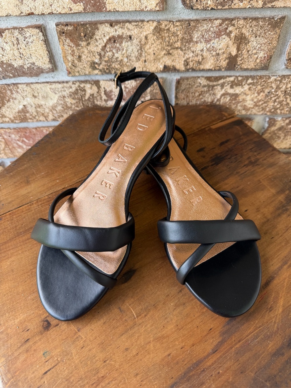Ted Baker Sheahh Flat Strappy Sandals  Women’s Size 10 Superb Condition!